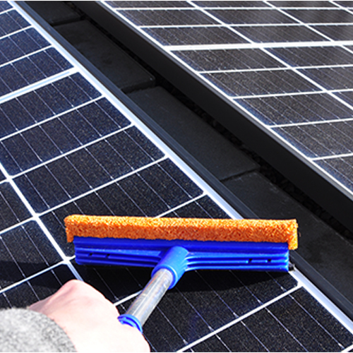 Utiliser les bons outils et techniques pour le nettoyage des panneaux solaires